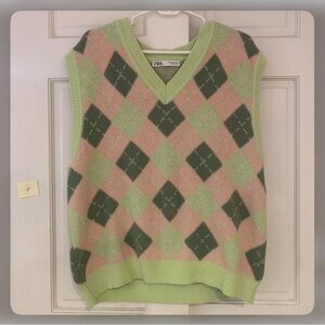 Zara Size M Unisex sweater vest. Green and pink.